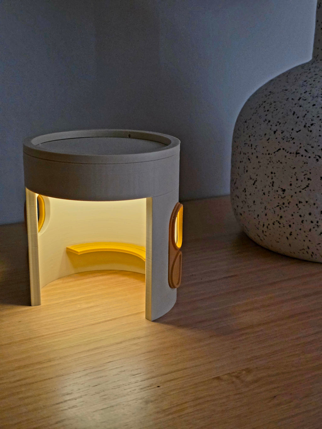 Iconic Canberra Bus Shelter with Touch Operated Wireless Lamp - 10cm - Large Size